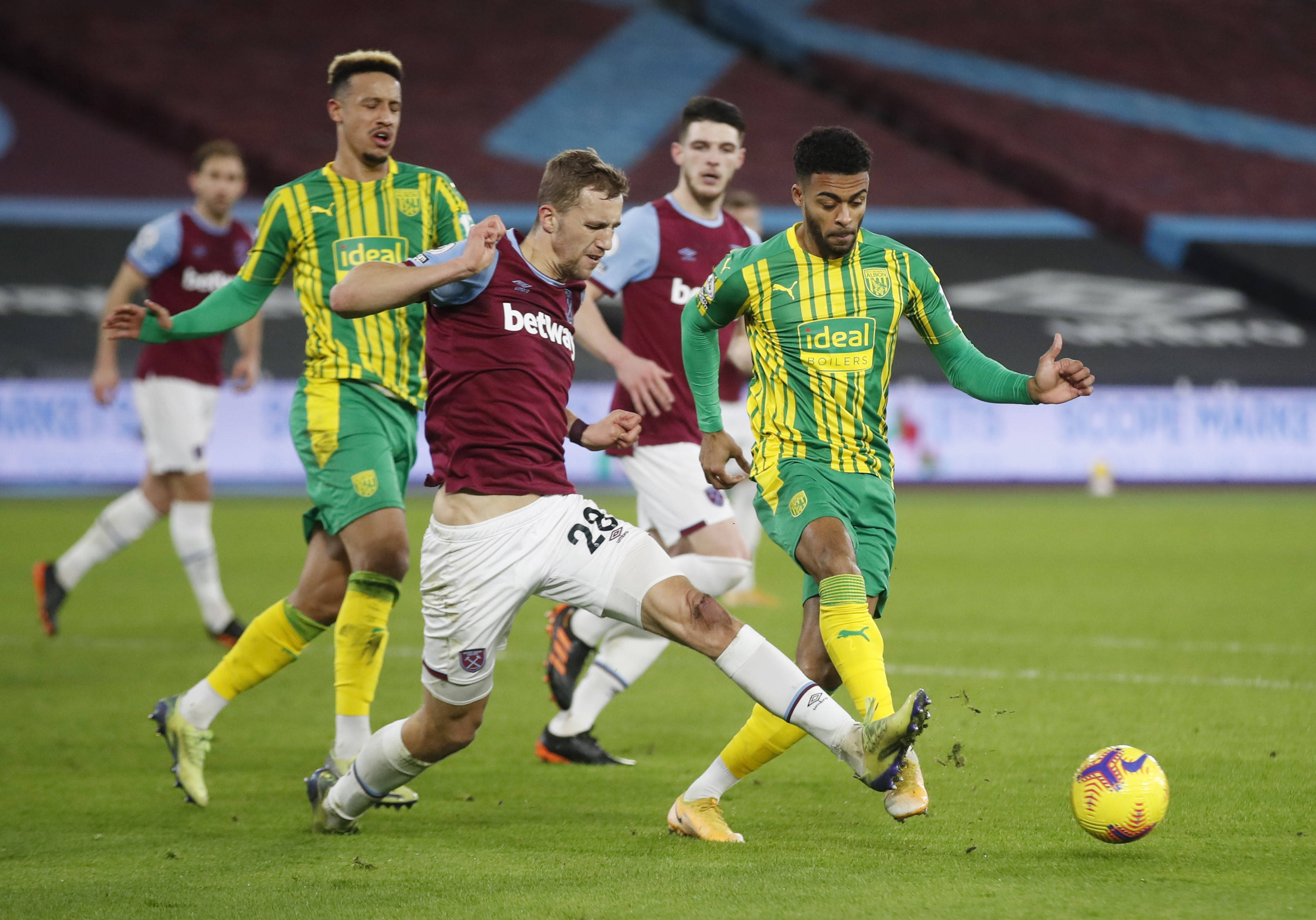 挪威前锋亚 挪威前锋亚